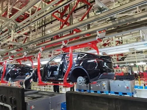 马斯克深夜访沪 一场“马不停蹄”的技术外交与行业启示